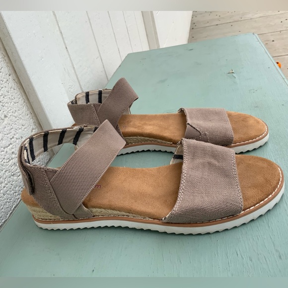 BOB’S from Skechers Memory Foam Sandals - Picture 1 of 7